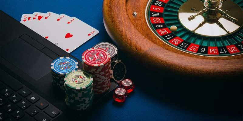 w88top trong baccarat, ai là người chia bài chính？